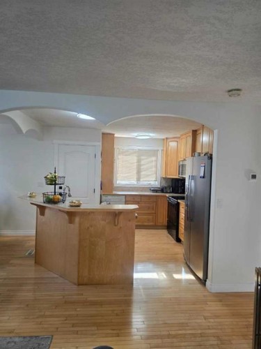 3503 48 Street Ne, Calgary, AB - Indoor Photo Showing Kitchen