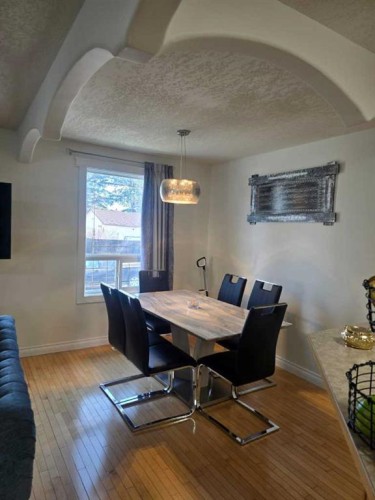3503 48 Street Ne, Calgary, AB - Indoor