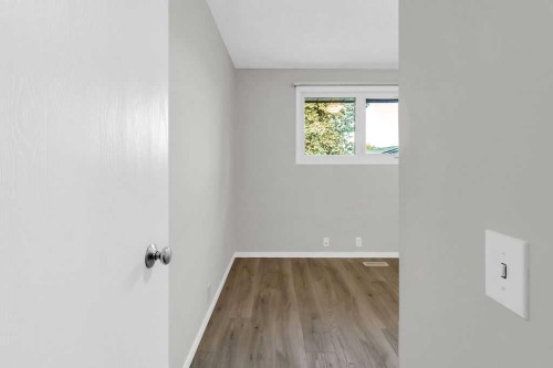 10 Radcliffe Crescent Se, Calgary, AB - Indoor Photo Showing Other Room