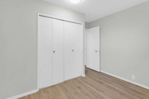 10 Radcliffe Crescent Se, Calgary, AB - Indoor Photo Showing Other Room