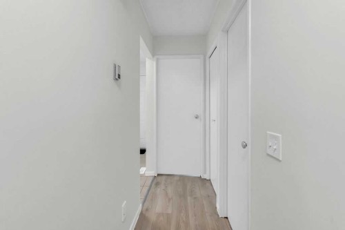10 Radcliffe Crescent Se, Calgary, AB - Indoor Photo Showing Other Room
