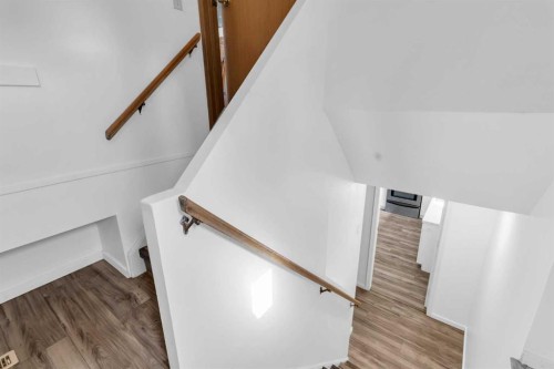 10 Radcliffe Crescent Se, Calgary, AB - Indoor Photo Showing Other Room