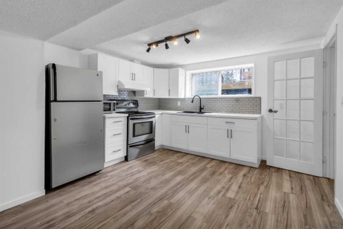 10 Radcliffe Crescent Se, Calgary, AB - Indoor Photo Showing Kitchen