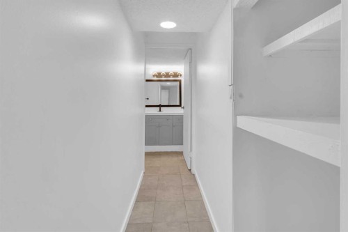 10 Radcliffe Crescent Se, Calgary, AB - Indoor Photo Showing Other Room