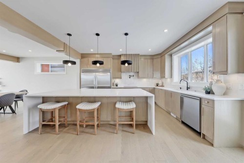 49 Rockhaven Green Nw, Calgary, AB - Indoor Photo Showing Kitchen With Upgraded Kitchen