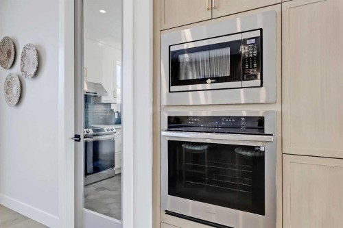 49 Rockhaven Green Nw, Calgary, AB - Indoor Photo Showing Kitchen