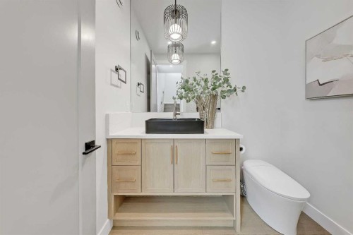 49 Rockhaven Green Nw, Calgary, AB - Indoor Photo Showing Bathroom