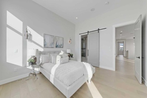 49 Rockhaven Green Nw, Calgary, AB - Indoor Photo Showing Bedroom