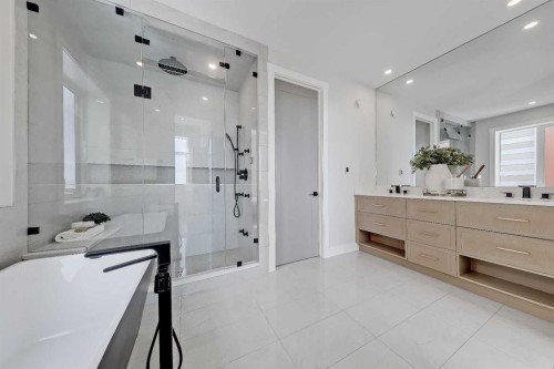 49 Rockhaven Green Nw, Calgary, AB - Indoor Photo Showing Bathroom
