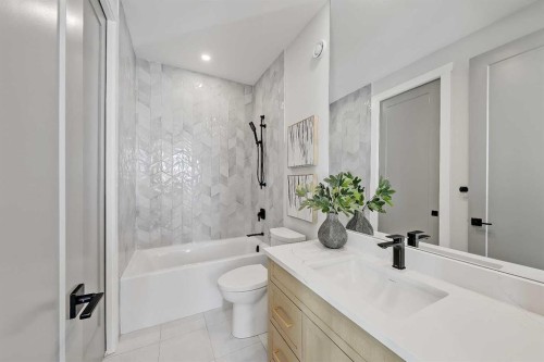 49 Rockhaven Green Nw, Calgary, AB - Indoor Photo Showing Bathroom