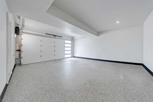 49 Rockhaven Green Nw, Calgary, AB - Indoor Photo Showing Garage