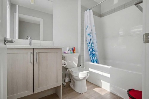 613 Sage Hill Grove Nw, Calgary, AB - Indoor Photo Showing Bathroom