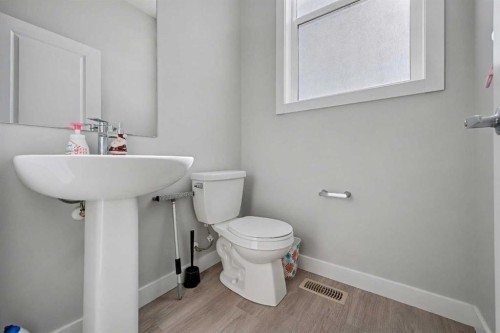 613 Sage Hill Grove Nw, Calgary, AB - Indoor Photo Showing Bathroom
