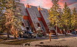 13-828 Coach Bluff Crescent SW Calgary, AB T3H 1A8