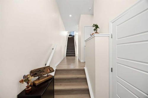 6 Corner Glen Common Ne, Calgary, AB - Indoor Photo Showing Other Room