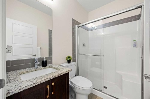 6 Corner Glen Common Ne, Calgary, AB - Indoor Photo Showing Bathroom
