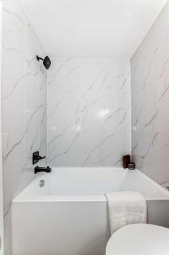 200 Falworth Way Ne, Calgary, AB - Indoor Photo Showing Bathroom