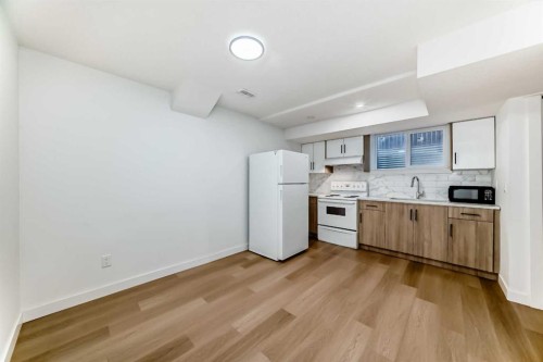 200 Falworth Way Ne, Calgary, AB - Indoor Photo Showing Kitchen