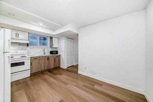 200 Falworth Way Ne, Calgary, AB - Indoor Photo Showing Kitchen