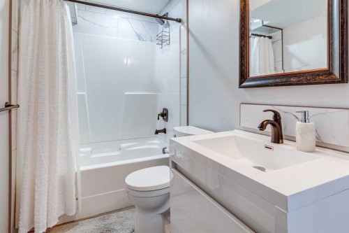 447 Tuscany Ridge Heights Nw, Calgary, AB - Indoor Photo Showing Bathroom