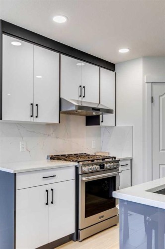 447 Tuscany Ridge Heights Nw, Calgary, AB - Indoor Photo Showing Kitchen With Upgraded Kitchen