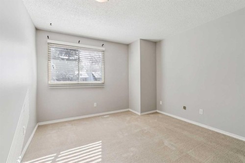29-6503 Ranchview Drive Nw, Calgary, AB - Indoor Photo Showing Other Room