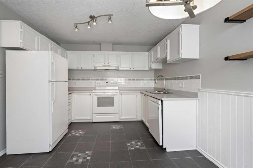 29-6503 Ranchview Drive Nw, Calgary, AB - Indoor Photo Showing Kitchen With Double Sink