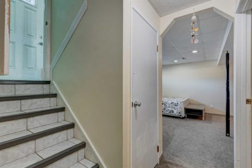 1059 Pinecliff Drive Ne, Calgary, AB - Indoor Photo Showing Other Room