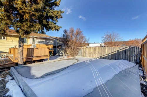 1059 Pinecliff Drive Ne, Calgary, AB - Outdoor