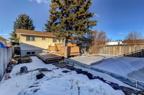 1059 Pinecliff Drive Ne, Calgary, AB - Outdoor