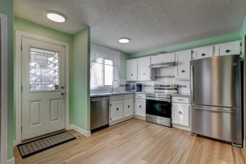 1059 Pinecliff Drive Ne, Calgary, AB - Indoor Photo Showing Kitchen With Stainless Steel Kitchen