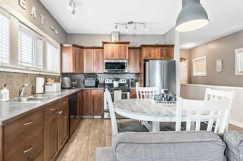 14 Sunrise Crescent Ne, High River, AB - Indoor Photo Showing Kitchen With Double Sink