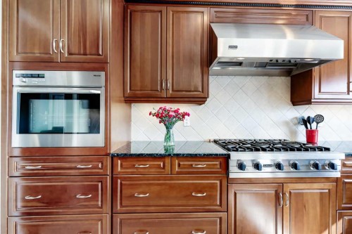 88 Bermondsey Way Nw, Calgary, AB - Indoor Photo Showing Kitchen With Upgraded Kitchen