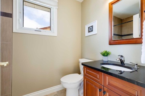 88 Bermondsey Way Nw, Calgary, AB - Indoor Photo Showing Bathroom