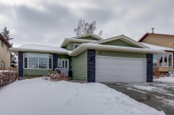 88 Bermondsey Way NW Calgary, AB T3K 1V4
