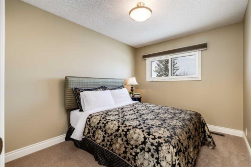 88 Bermondsey Way Nw, Calgary, AB - Indoor Photo Showing Bedroom