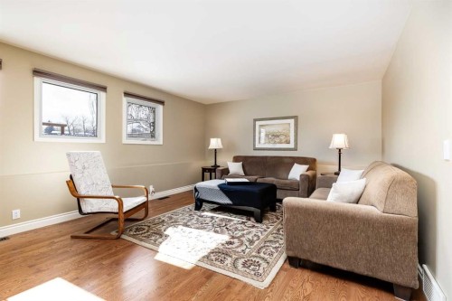 88 Bermondsey Way Nw, Calgary, AB - Indoor Photo Showing Living Room