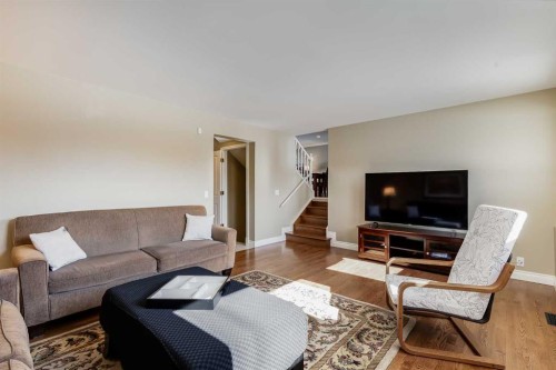 88 Bermondsey Way Nw, Calgary, AB - Indoor Photo Showing Living Room