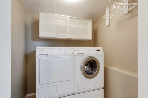 88 Bermondsey Way Nw, Calgary, AB - Indoor Photo Showing Laundry Room
