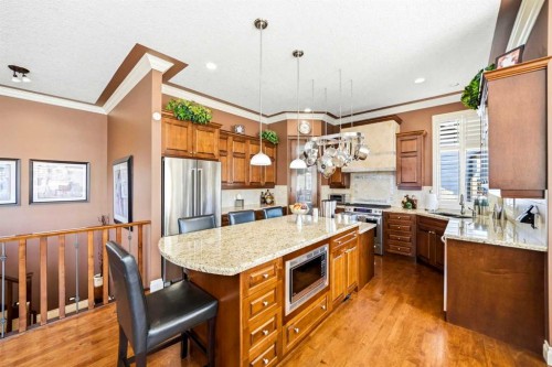 21 Evergreen Row Sw, Calgary, AB - Indoor Photo Showing Kitchen