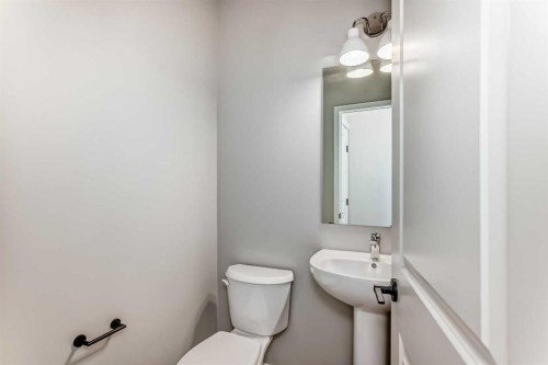 53 Bartlett Way Se, Calgary, AB - Indoor Photo Showing Bathroom