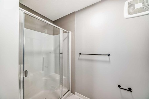 53 Bartlett Way Se, Calgary, AB - Indoor Photo Showing Bathroom