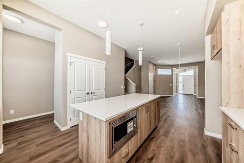 833 Marine Drive Se, Calgary, AB - Indoor Photo Showing Kitchen