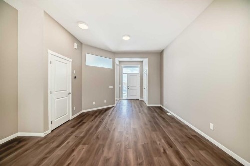 833 Marine Drive Se, Calgary, AB - Indoor Photo Showing Other Room