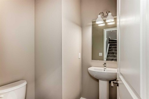 833 Marine Drive Se, Calgary, AB - Indoor Photo Showing Bathroom