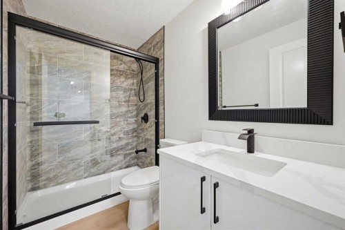 127 Walden Heights Se, Calgary, AB - Indoor Photo Showing Bathroom