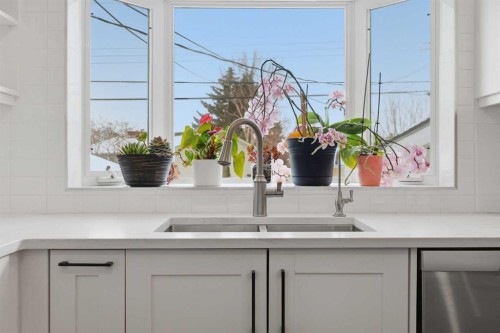 1015 Maplecroft Road Se, Calgary, AB - Indoor Photo Showing Kitchen With Double Sink
