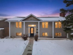 1015 Maplecroft Road SE Calgary, AB T2J 1W9