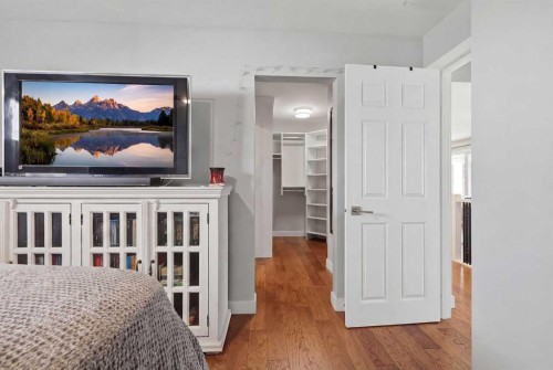1015 Maplecroft Road Se, Calgary, AB - Indoor Photo Showing Bedroom
