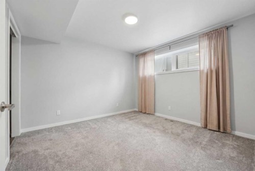 1015 Maplecroft Road Se, Calgary, AB - Indoor Photo Showing Other Room